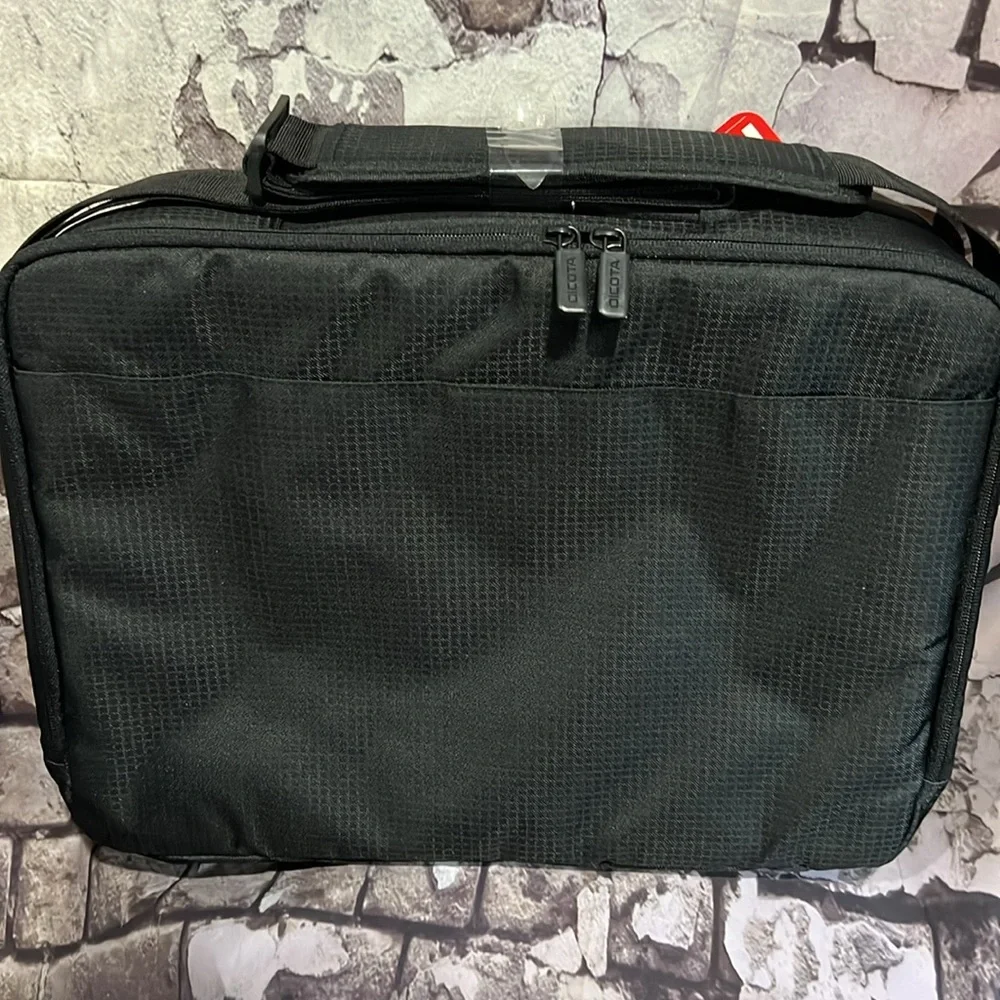 Dicota sleek black